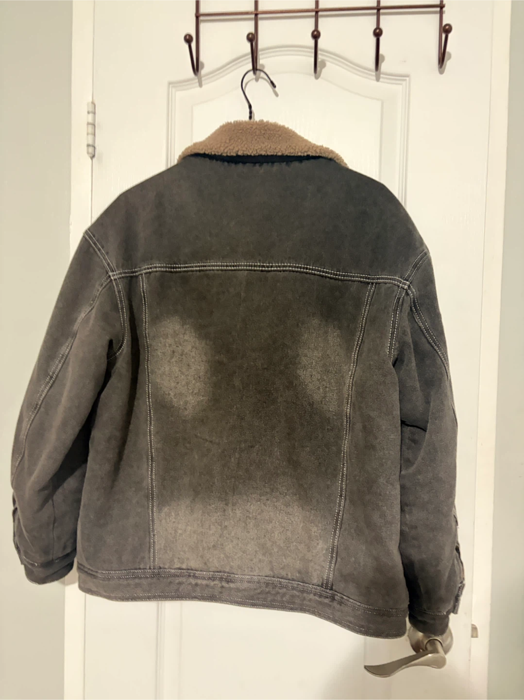 Classic Style Sherpa-Lined Denim Jacket - photo 3