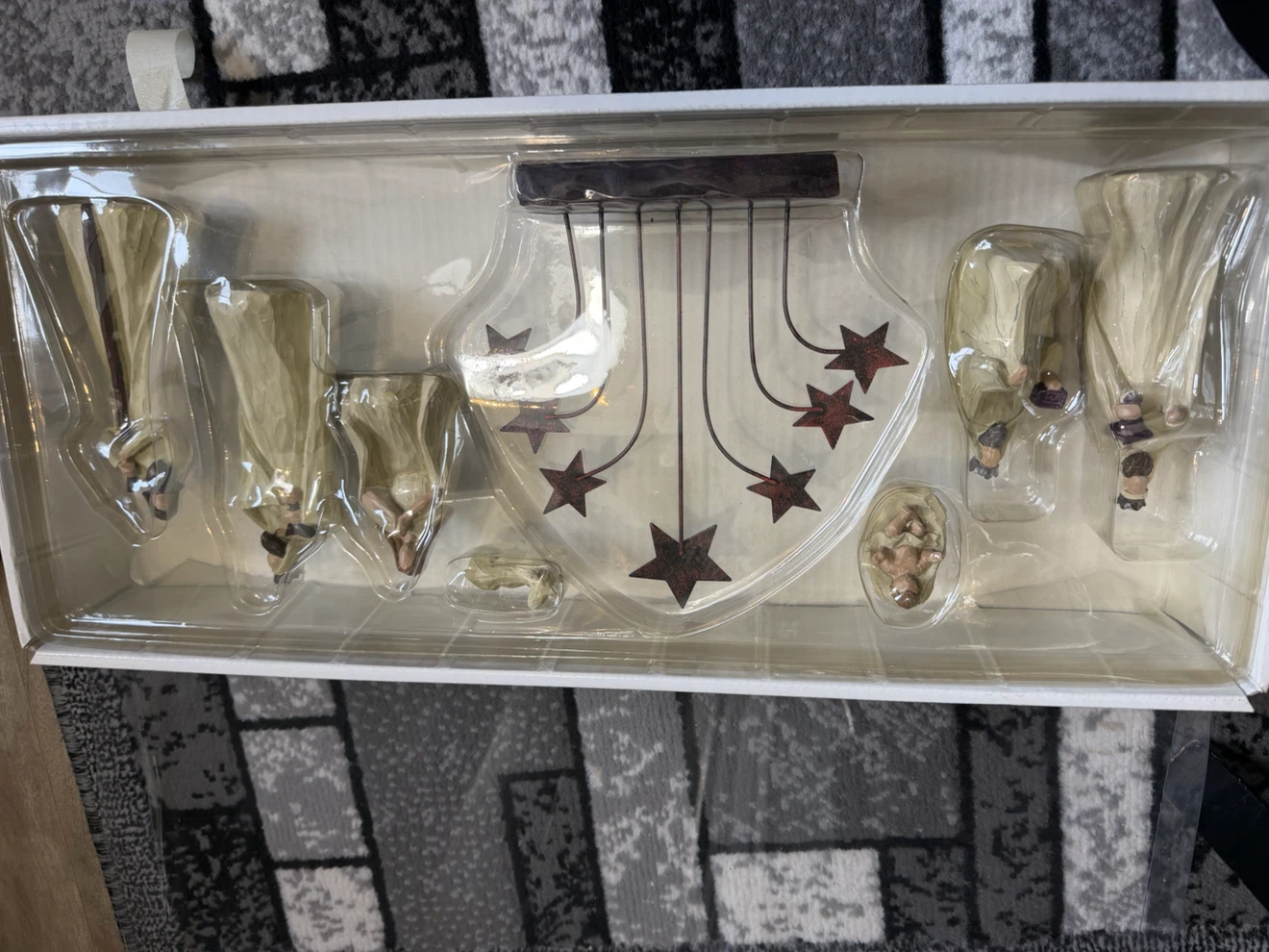 8-Piece Nativity Set with Star Backdrop - photo 3