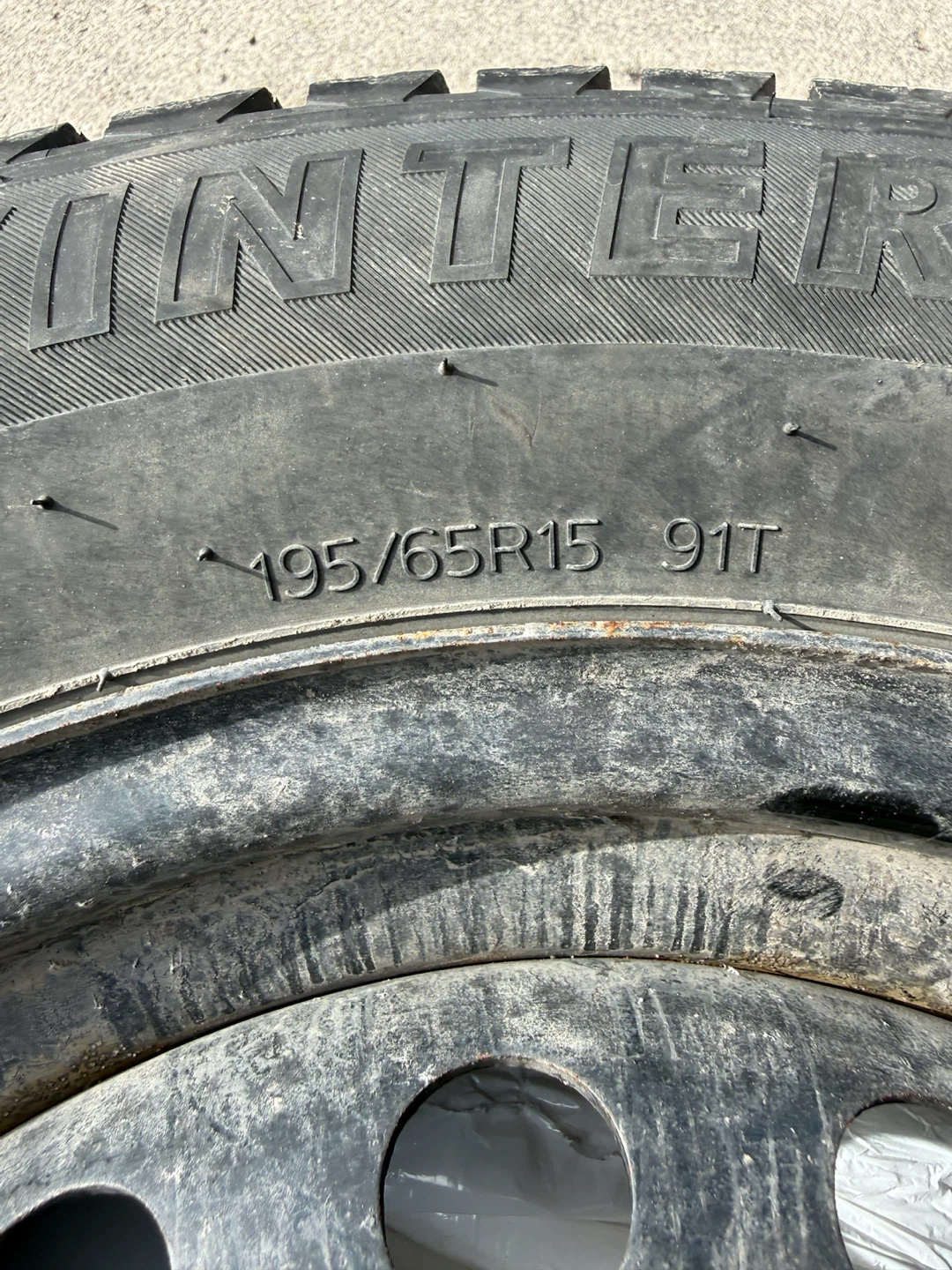 Motomaster Winter Edge II Tire on Rim - photo 2