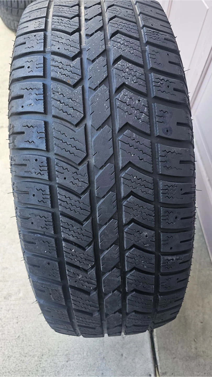 4 WINTER TIRE Set Rim and Hub Caps. 265/70R16 - photo 5