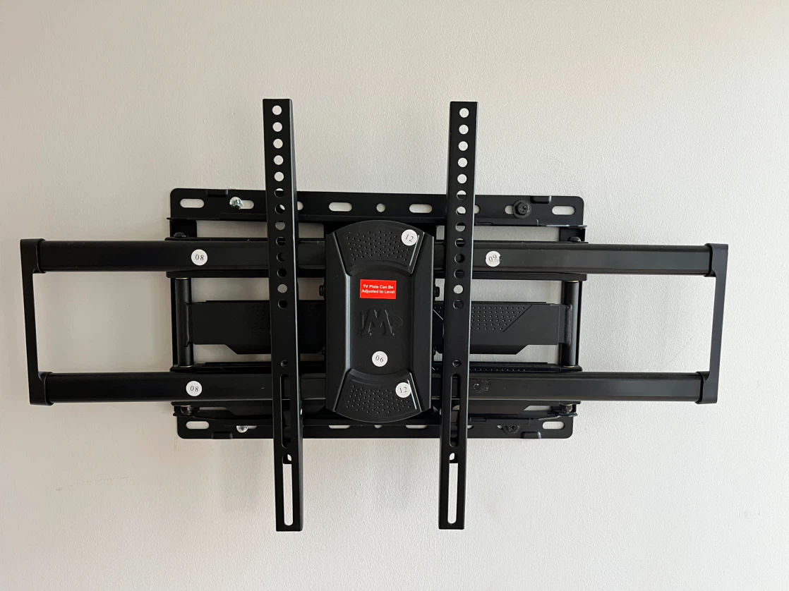 Like NEW full motion TV wall mount