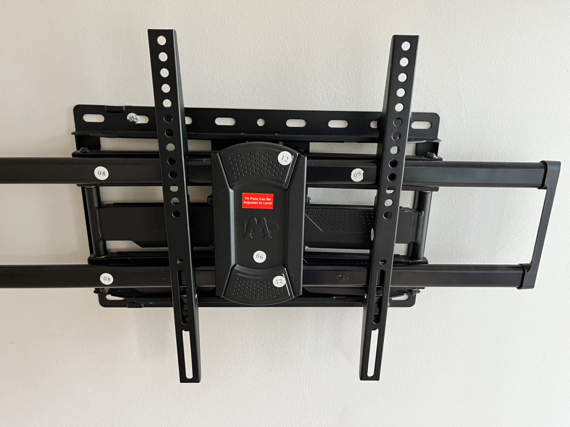 Like NEW full motion TV wall mount - photo 2