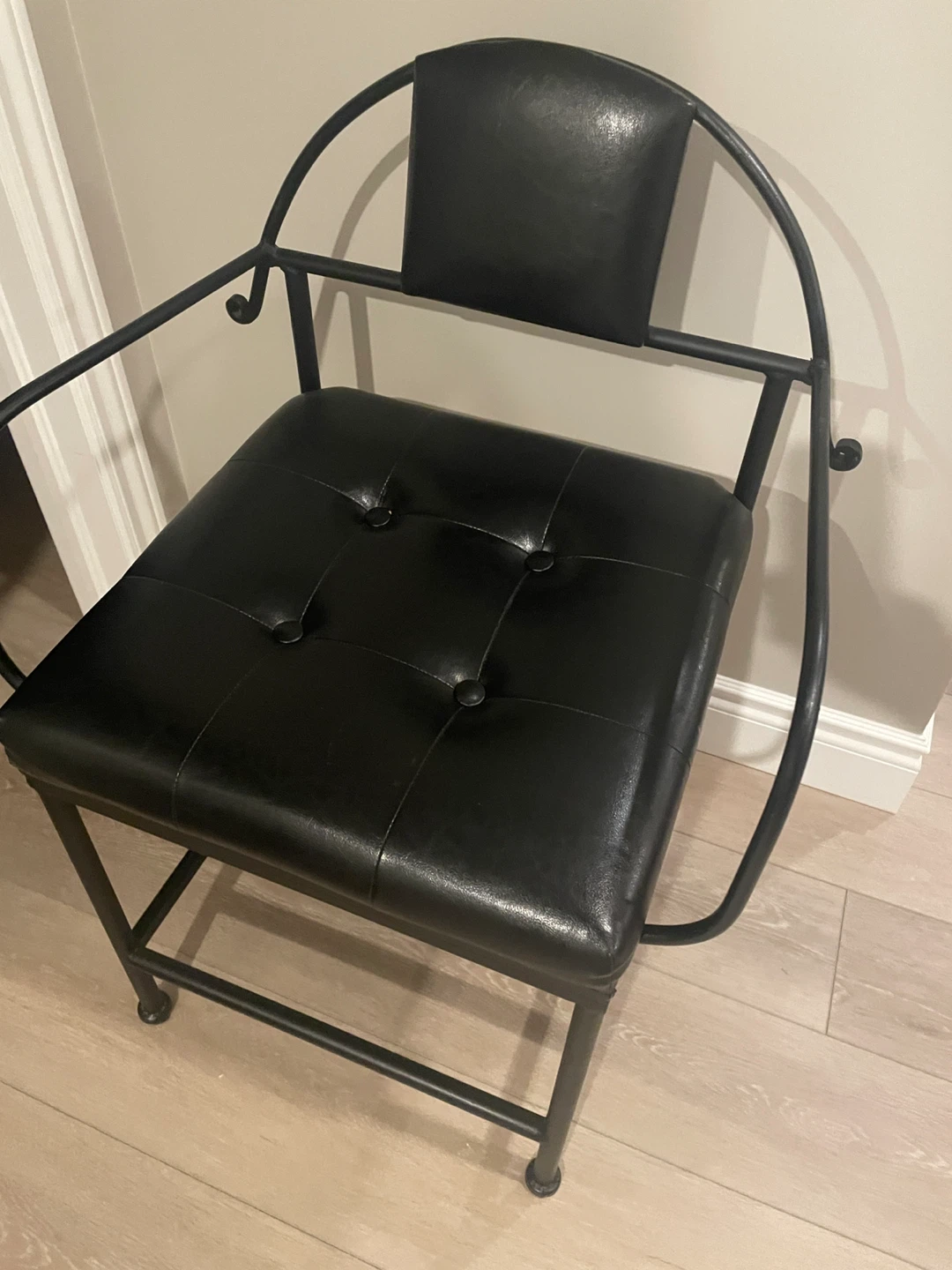 Black metal accent chair - photo 2