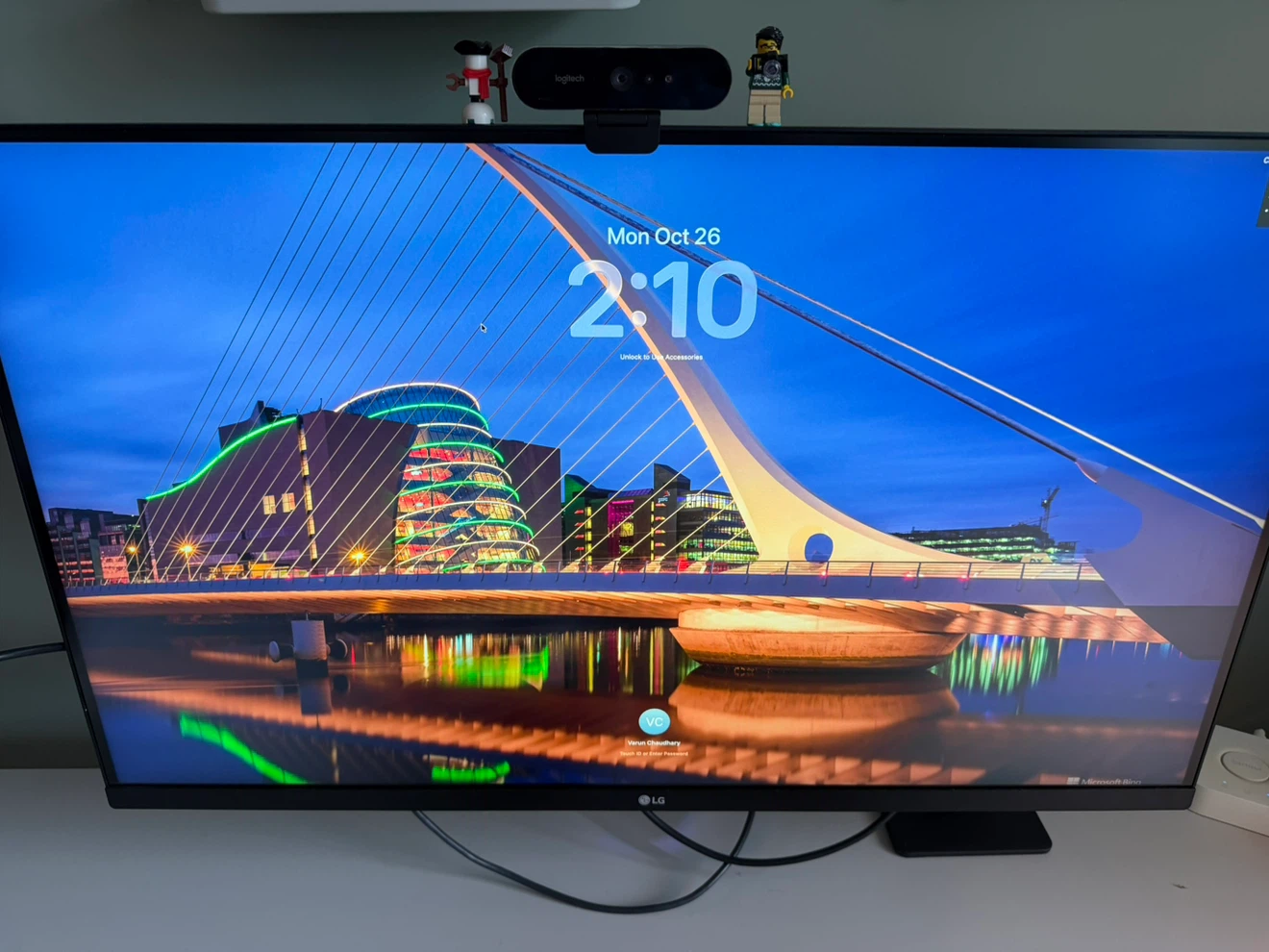 [Moving Sale] LG UltraFine 32" 4K Monitor with Ergo Arm Stand