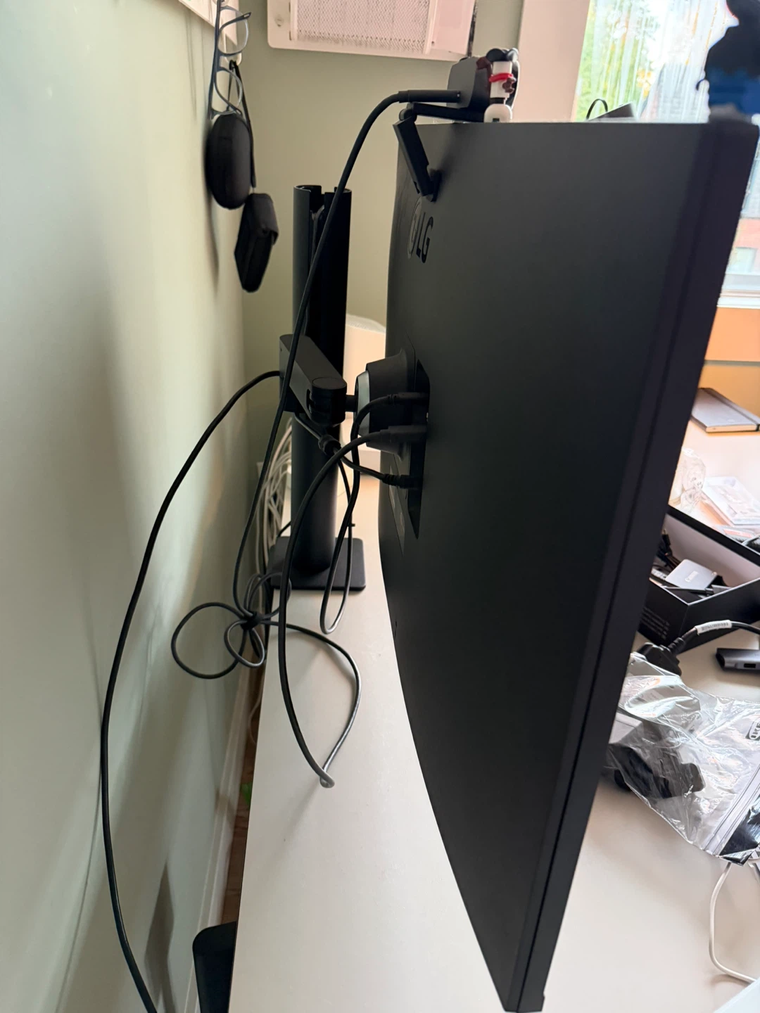 [Moving Sale] LG UltraFine 32" 4K Monitor with Ergo Arm Stand - photo 3