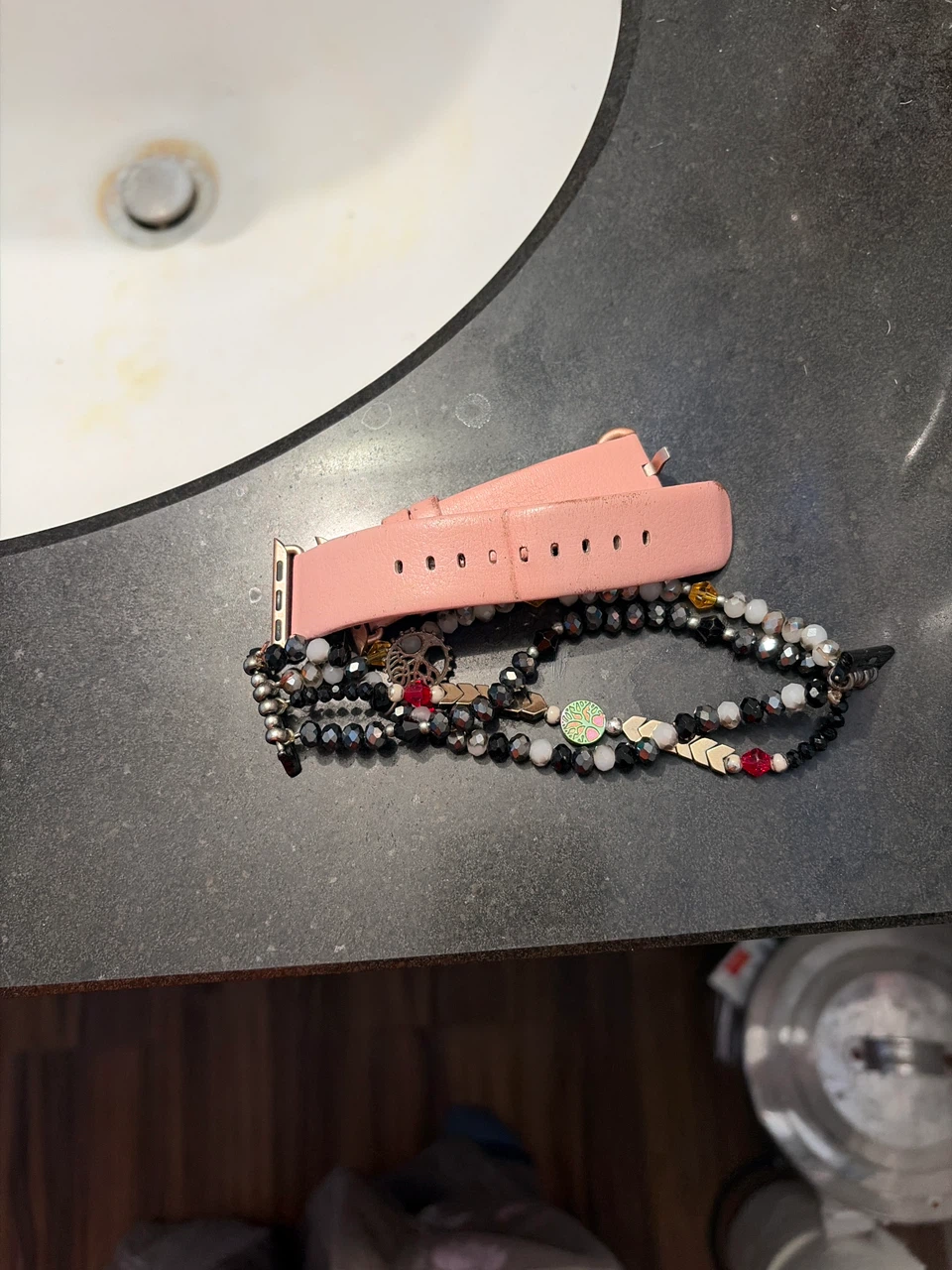 2 Apple Watch bands
