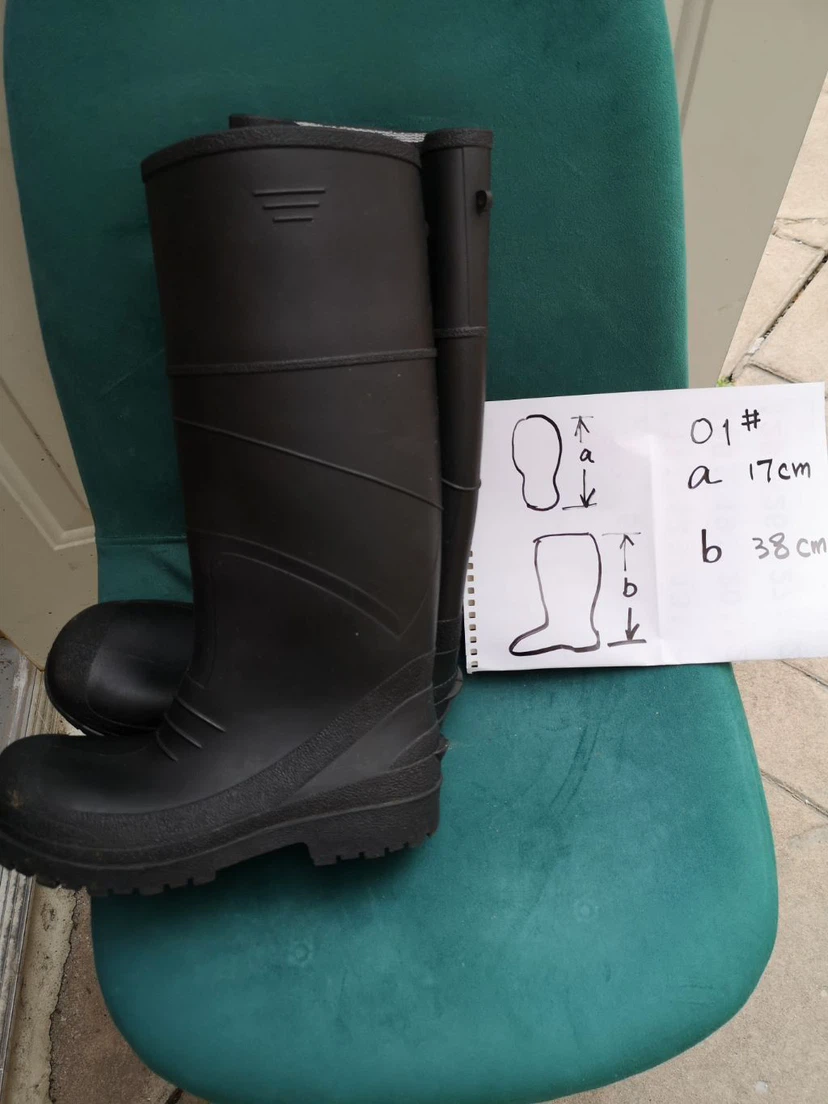 Black Rubber Rain Boots