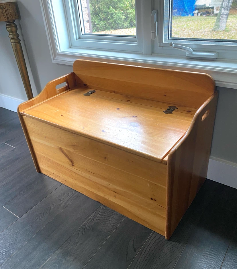 Solid Pine Storage Bench / Chest (CAN DELIVER)