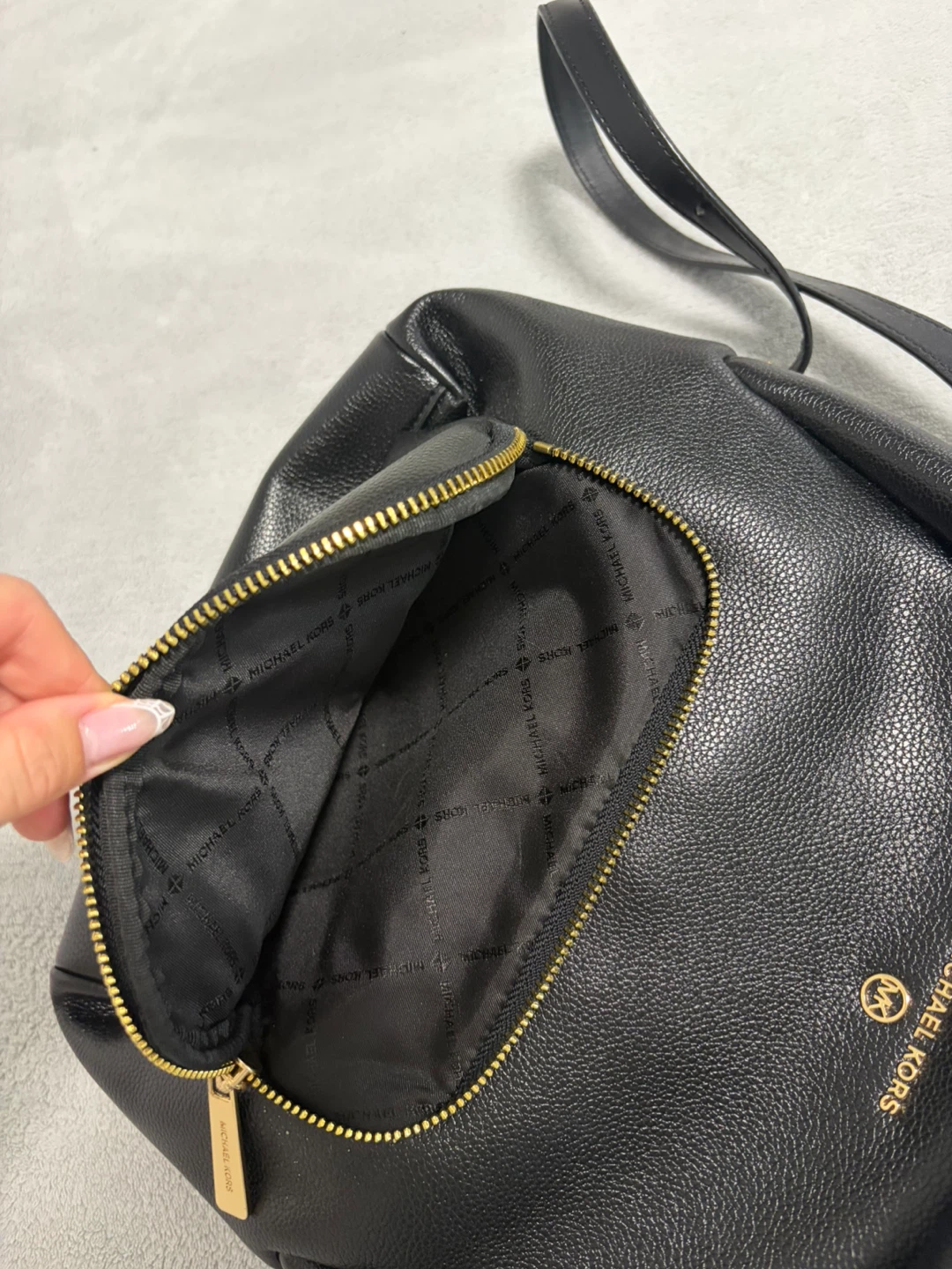 Michael Kors black mini backpack - photo 4