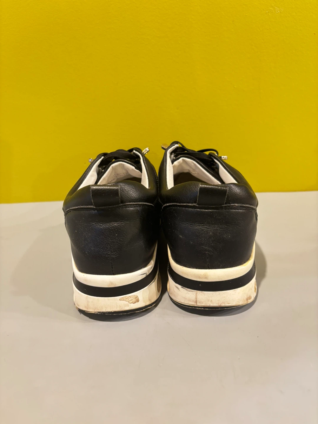 Women's Black Sneakers.8.5 size. - photo 3