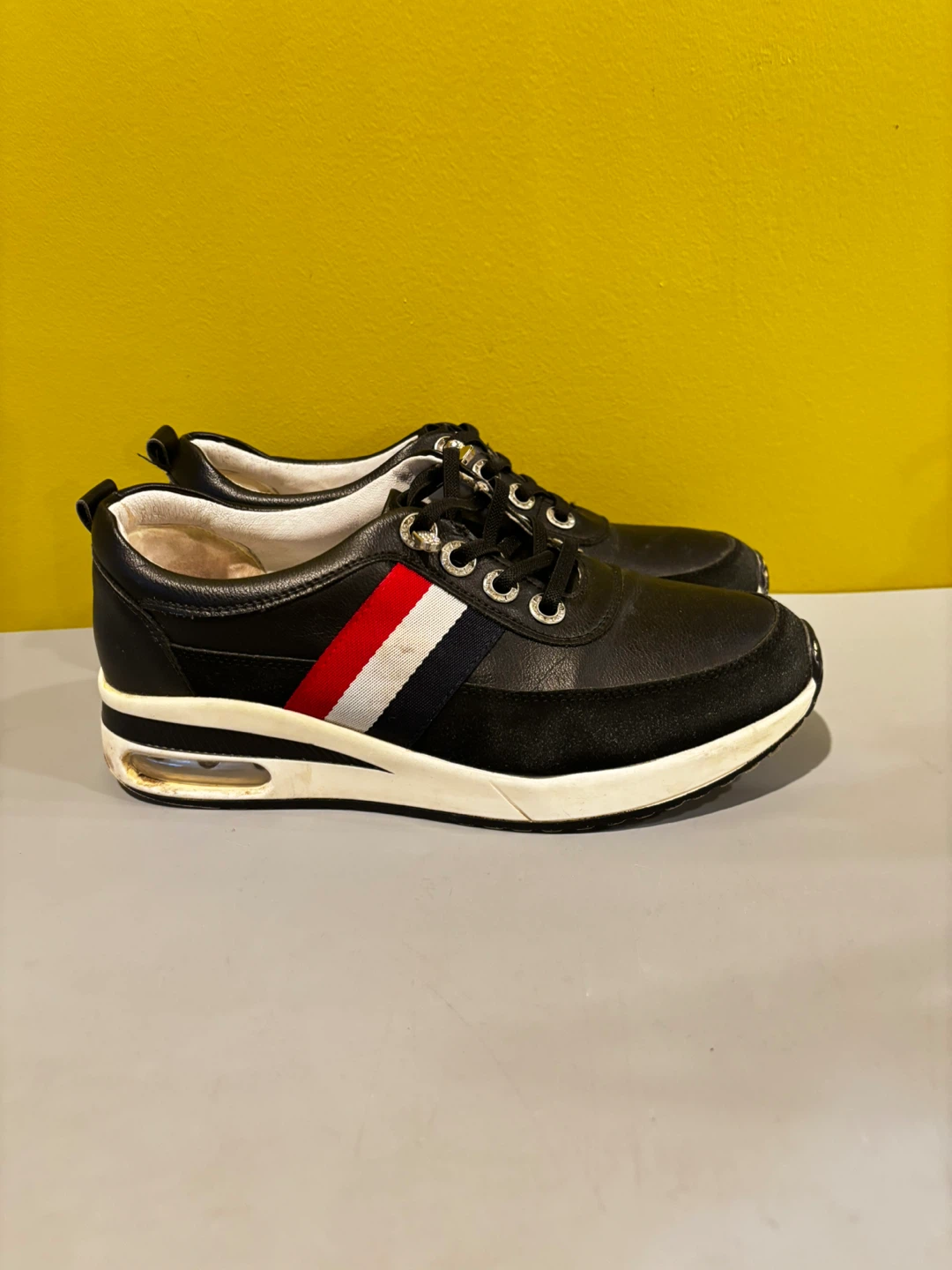 Women's Black Sneakers.8.5 size. - photo 4