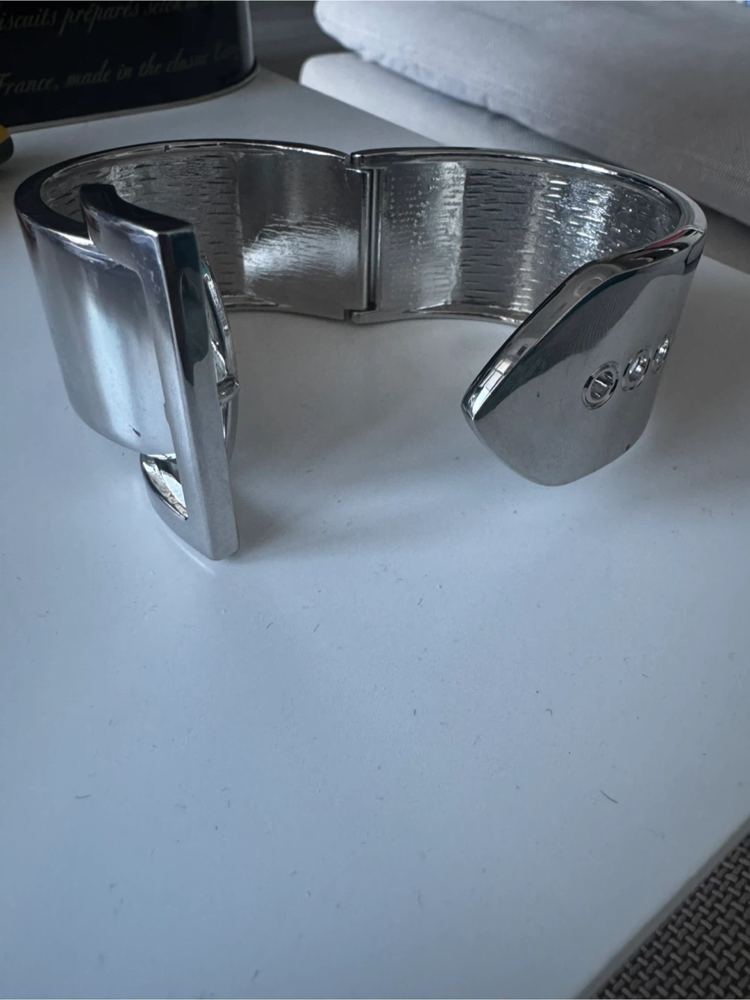 Silver-Tone Buckle Bracelet - photo 4