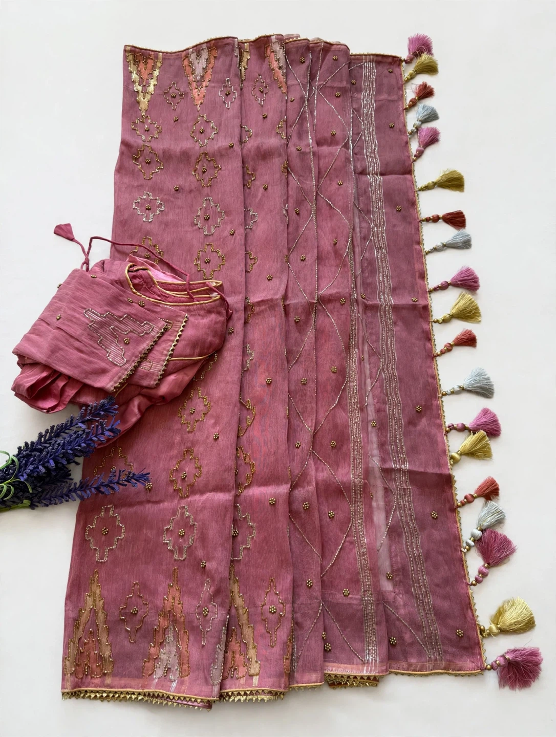 Mauve Handloom Jamdani Saree with Karchupi Work - photo 5