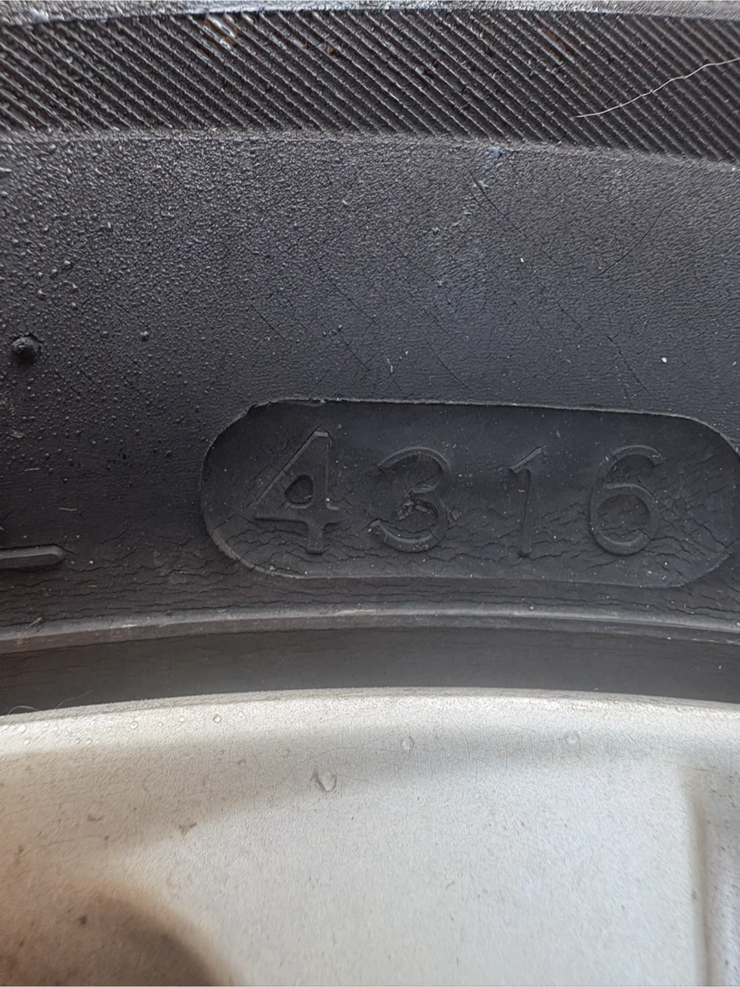Set of 4 Laufenn G Fit Tires with Rims - photo 5