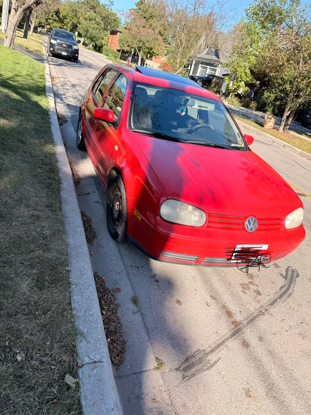 Red Volkswagen Golf - photo 2