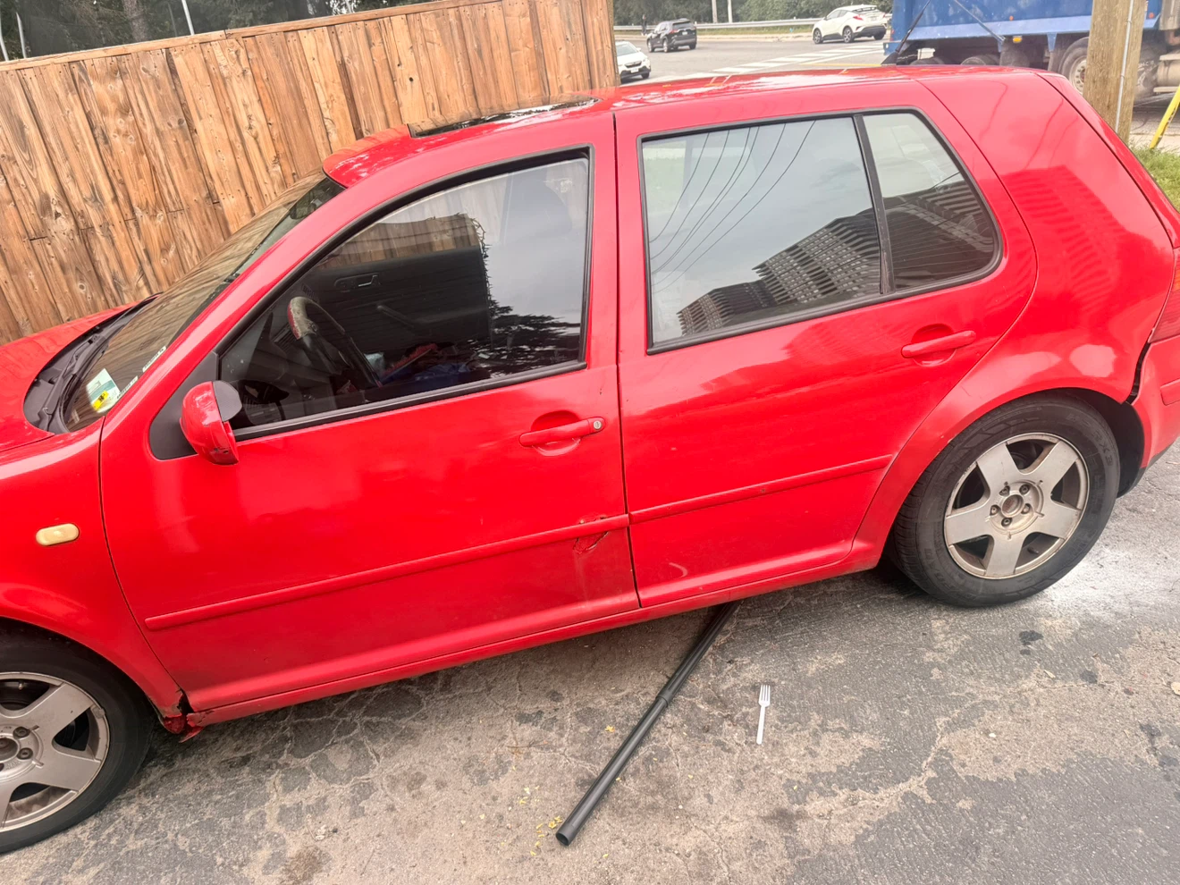 Red Volkswagen Golf - photo 3