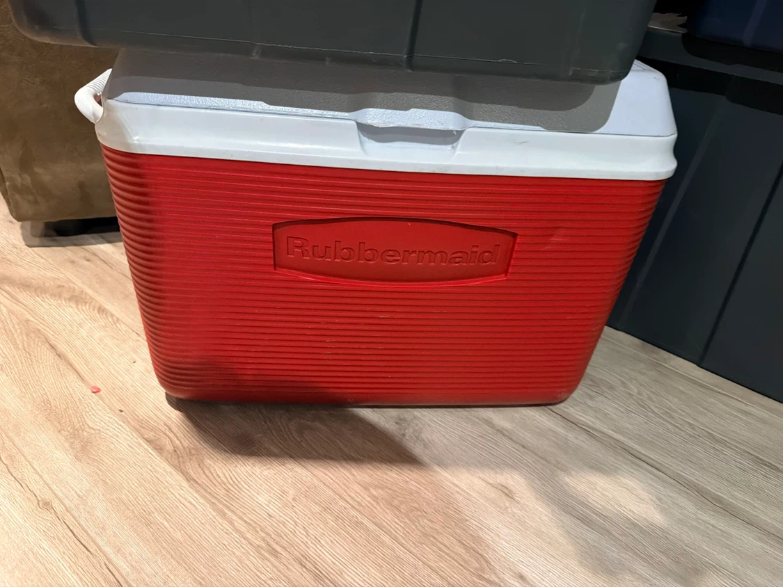 Rubbermaid Cooler
