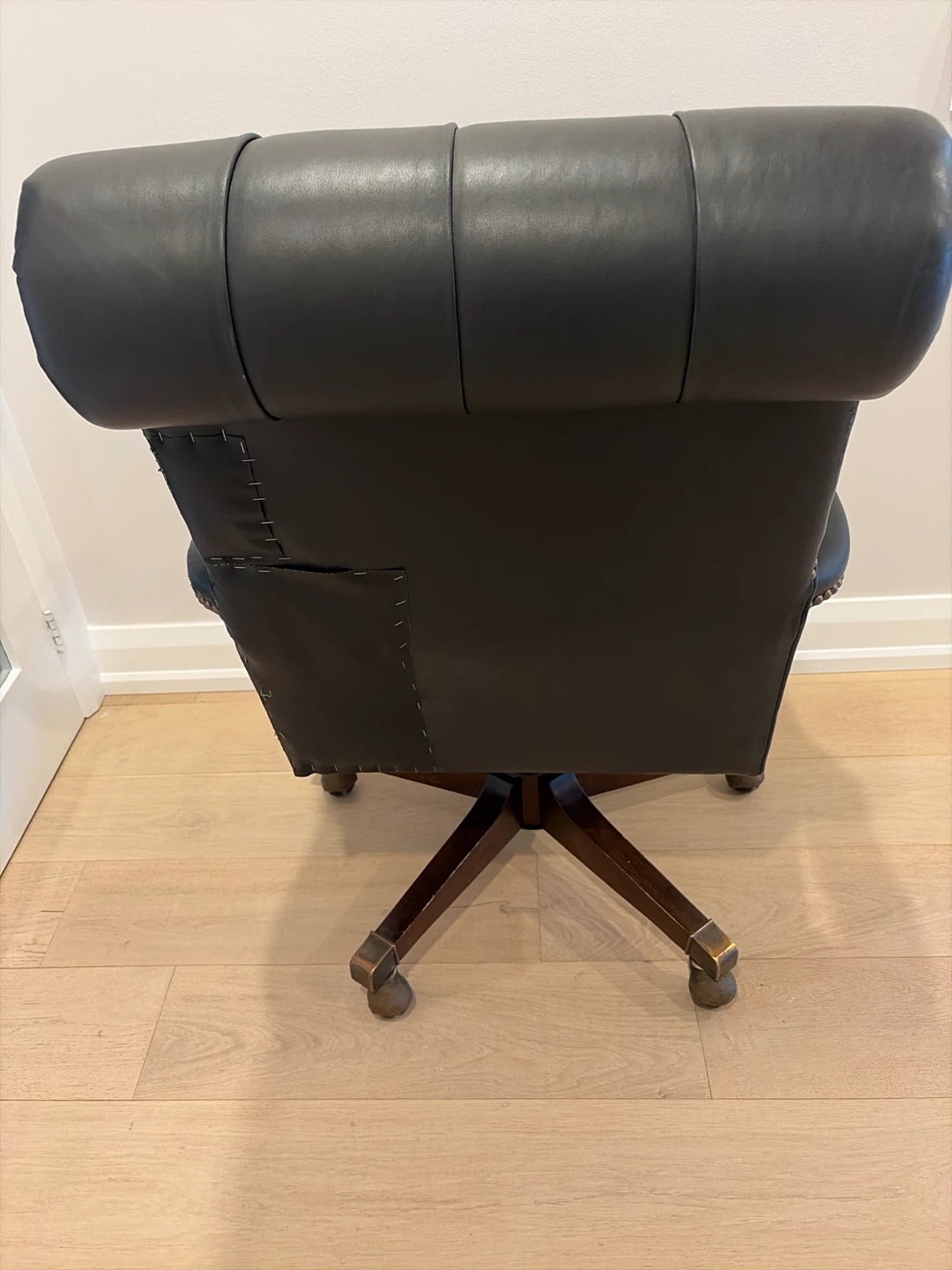 Black Tufted Leather Office Chair - photo 2