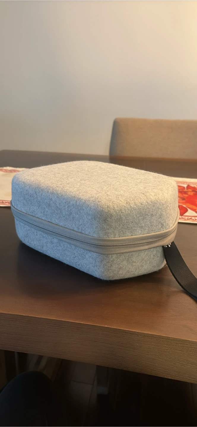 Meta Quest 2 VR Headset with Carrying Case - photo 2