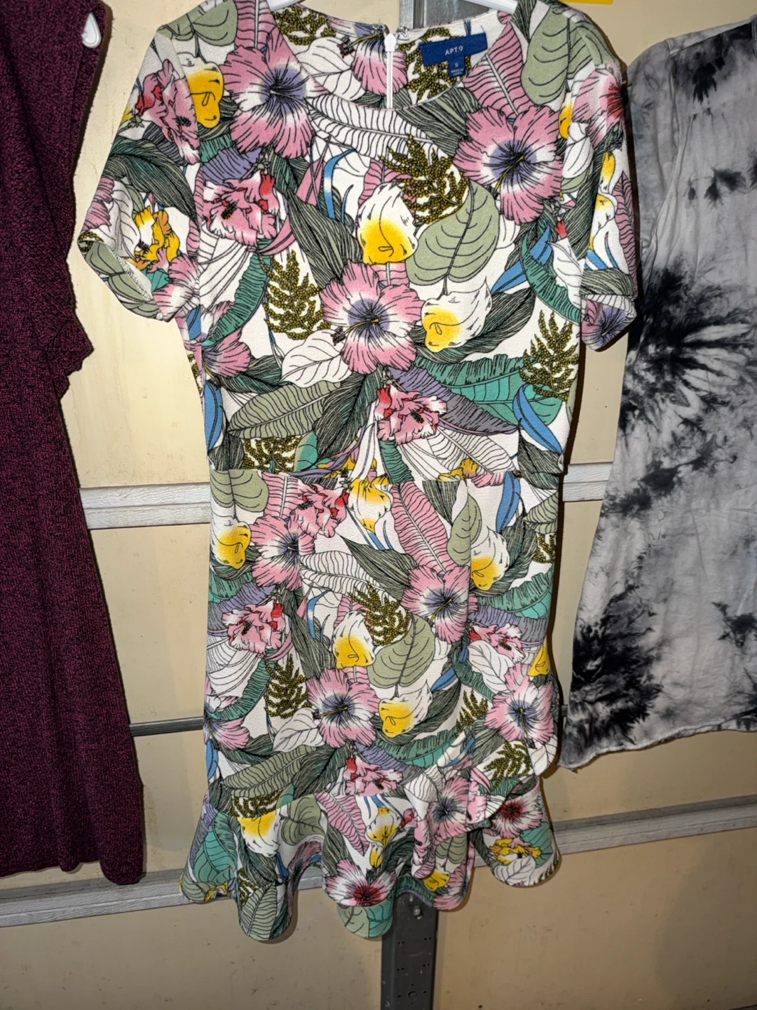 Assorted Women's Dresses and Top - photo 4