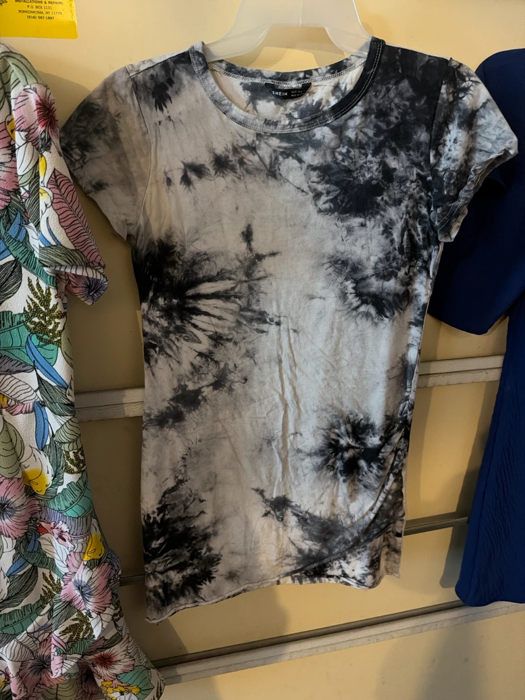 Assorted Women's Dresses and Top - photo 5