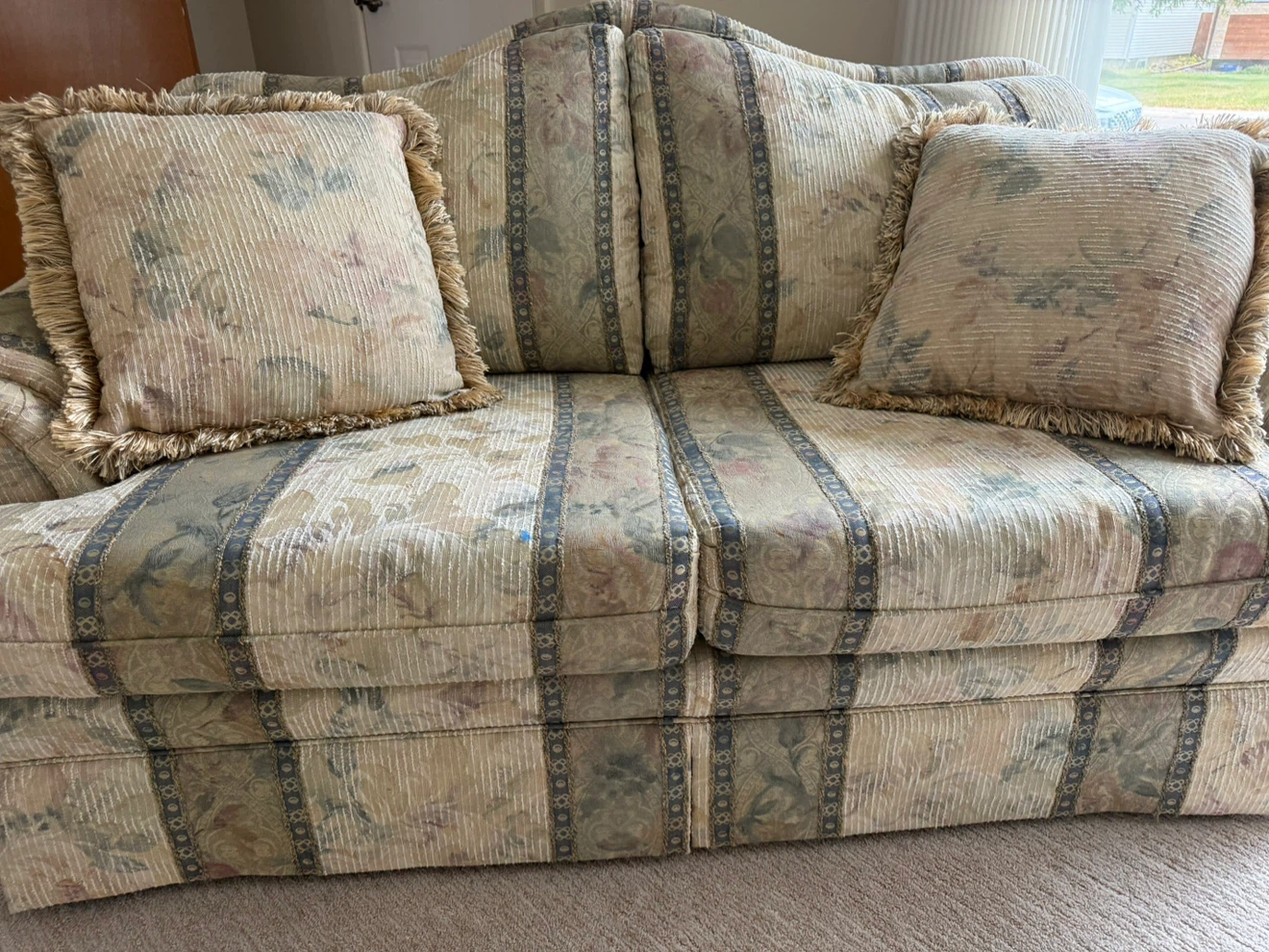 Quality 2-Seater Loveseat – Excellent Condition - photo 2