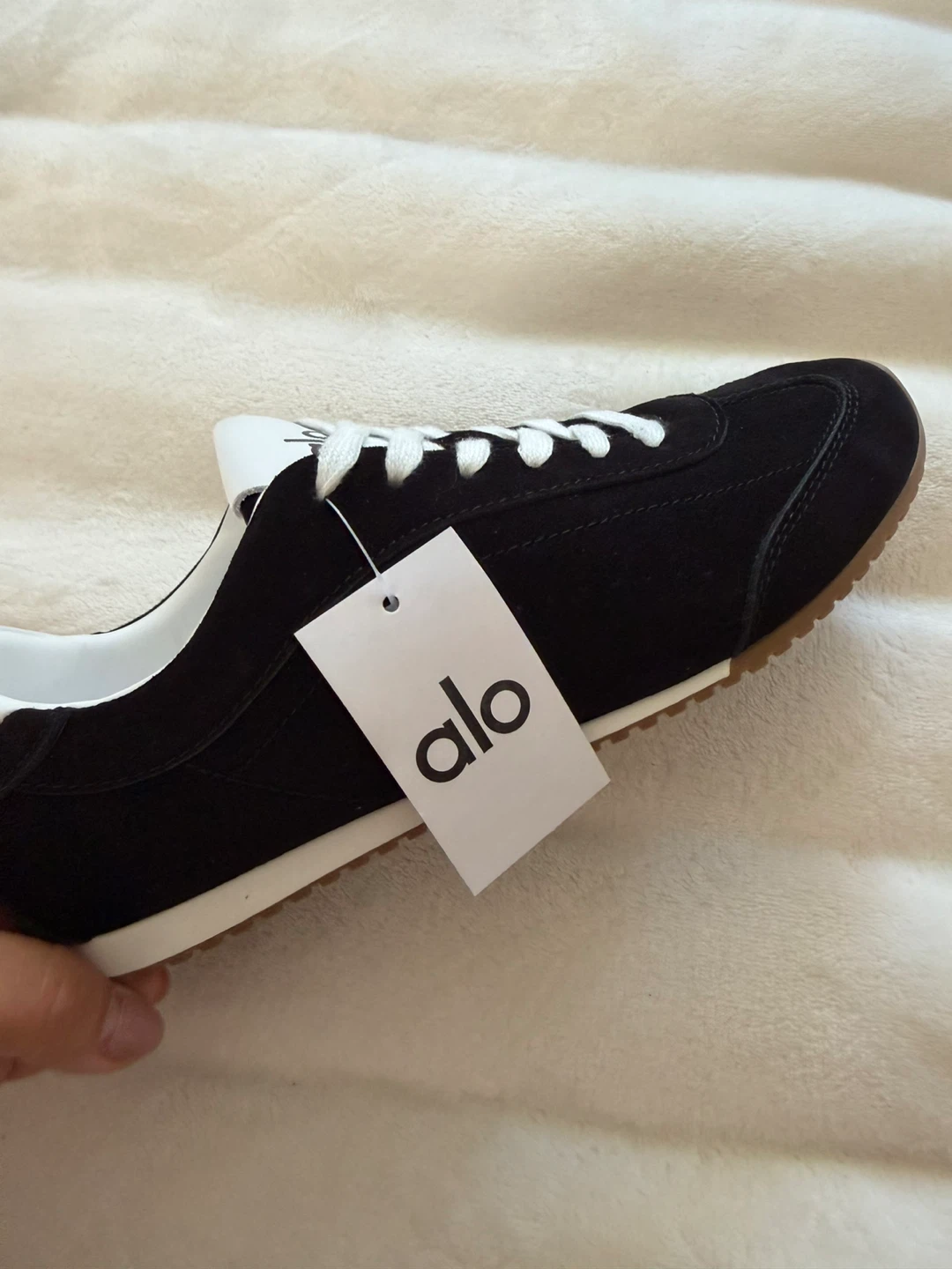 Alo Yoga Sneakers Black and White size Men 6 Women 7,5 - photo 2