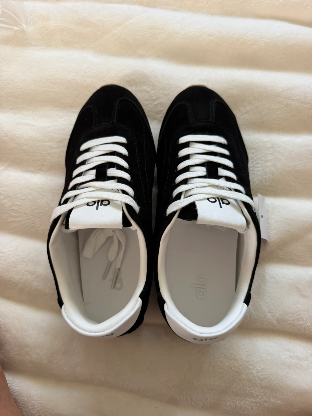 Alo Yoga Sneakers Black and White size Men 6 Women 7,5 - photo 3