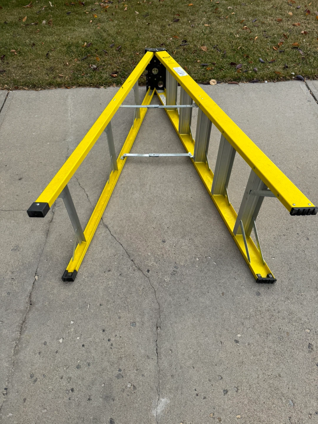 Fiberglass Step Ladder 6ft - photo 3