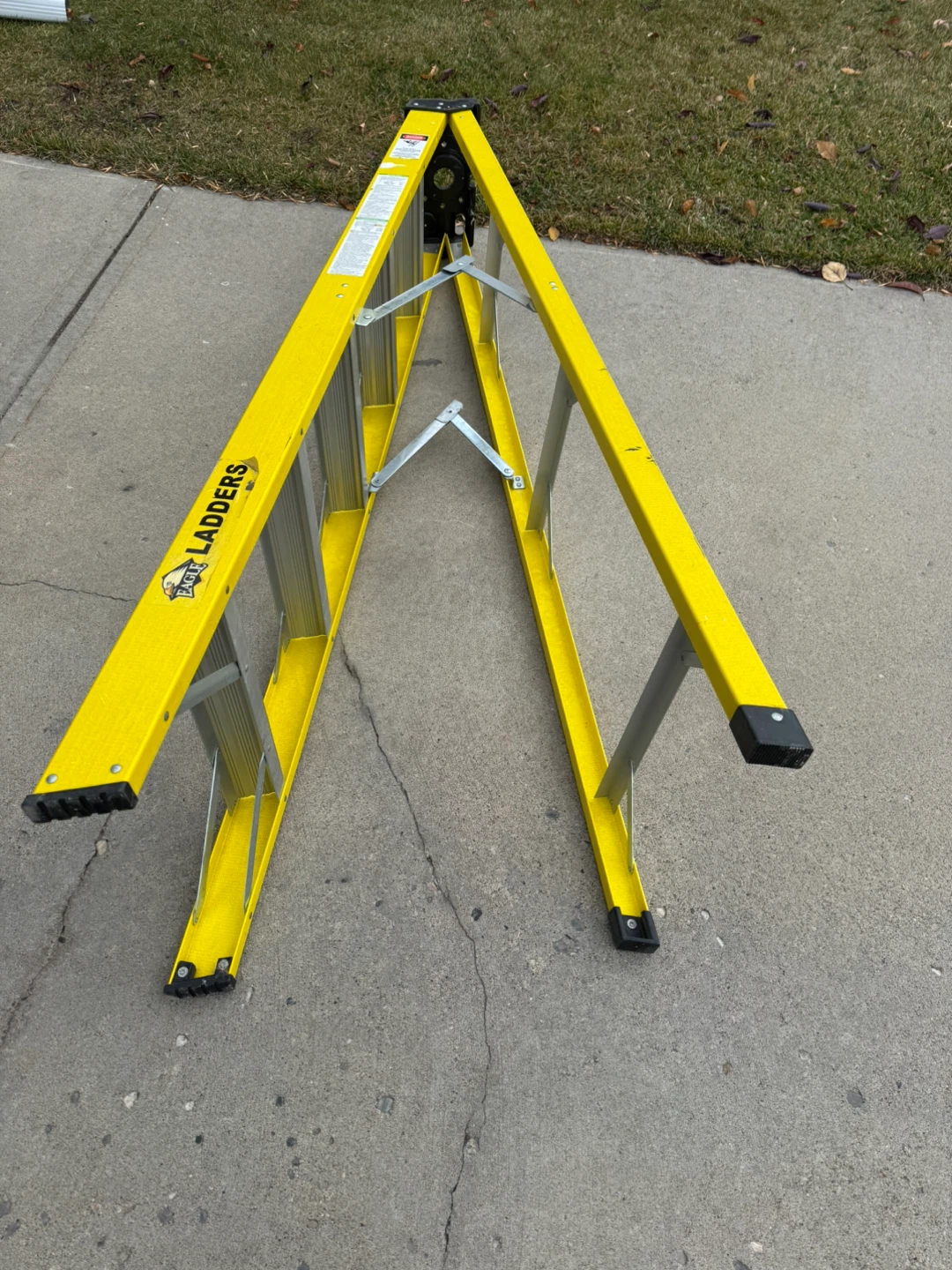 Fiberglass Step Ladder 6ft - photo 4
