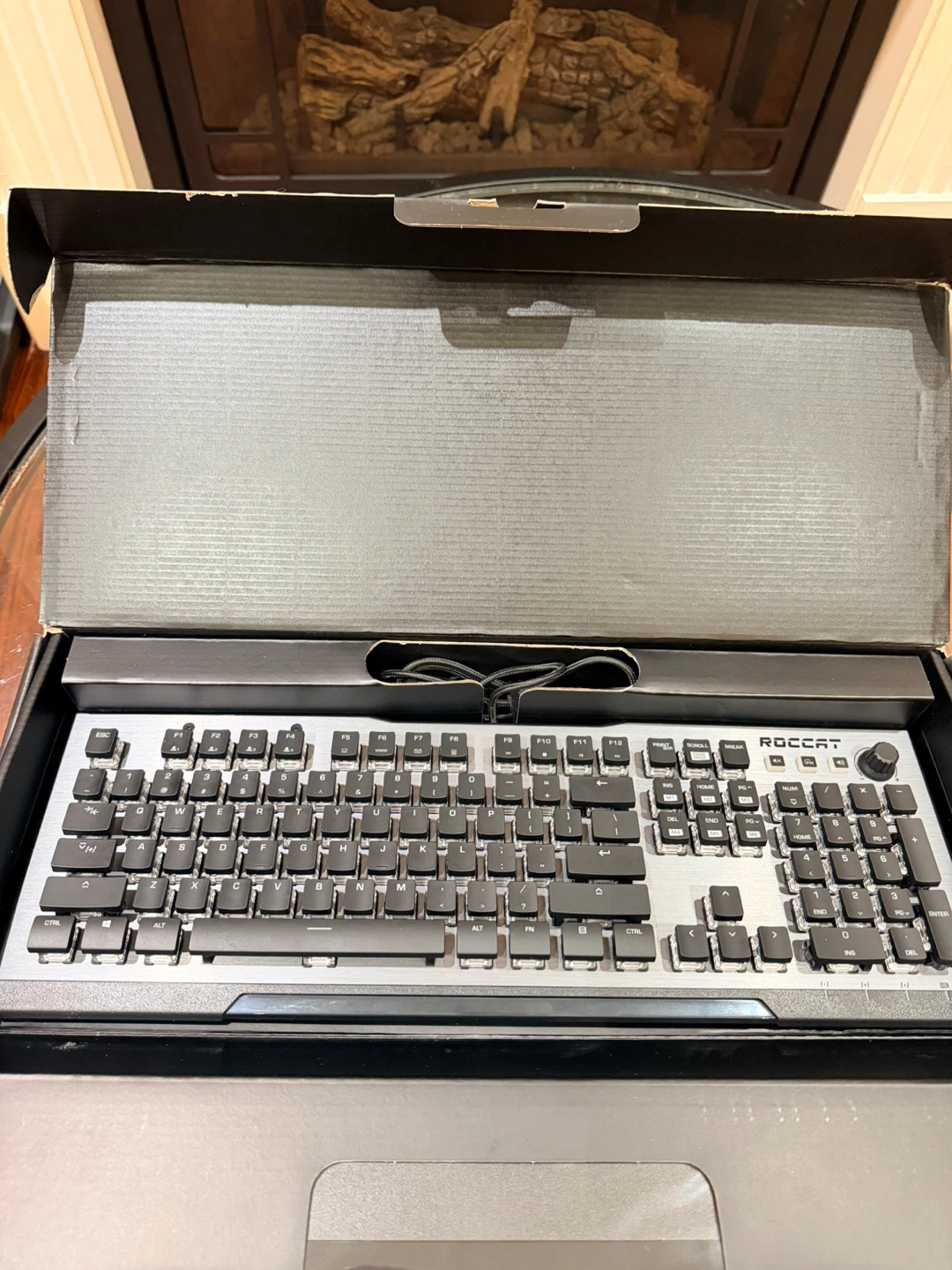 ROCCAT Vulcan 120 AIMO RGB Mechanical Gaming Keyboard - New - photo 2
