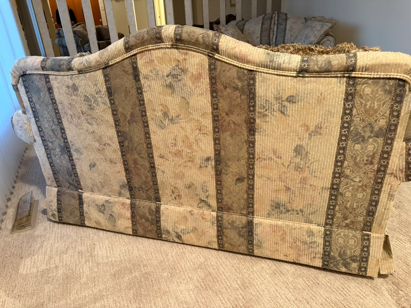 Quality 2-Seater Loveseat – Excellent Condition - photo 4