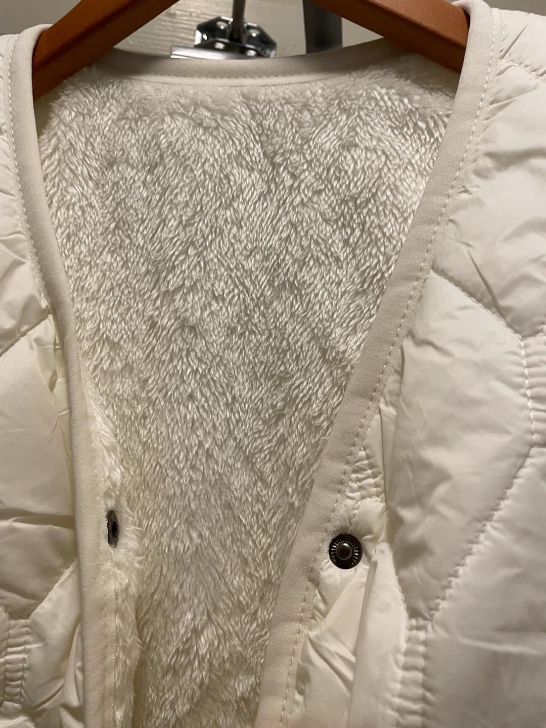 White Quilted Fleece-Lined Vest - photo 4