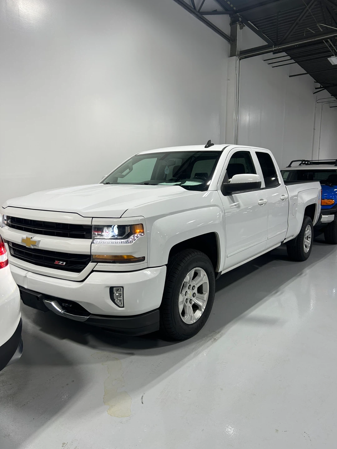 Chevrolet Silverado Z71 White Truck