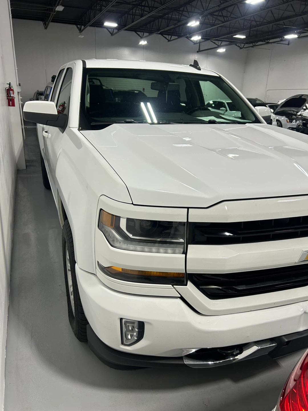 Chevrolet Silverado Z71 White Truck - photo 4