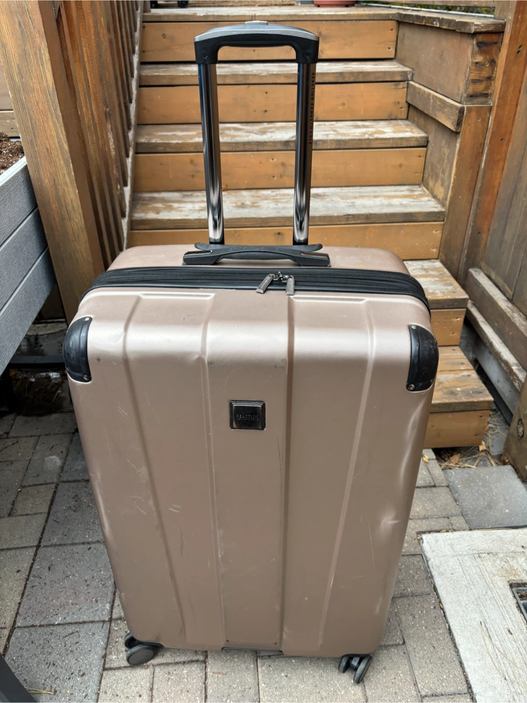 Large Check In Kenneth Cole Reaction Spinner Suitcase