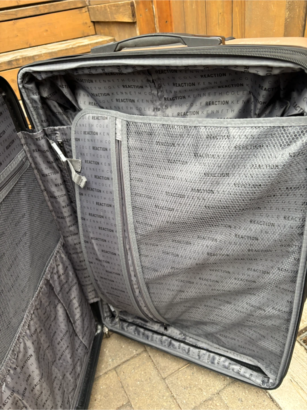 Large Check In Kenneth Cole Reaction Spinner Suitcase - photo 4