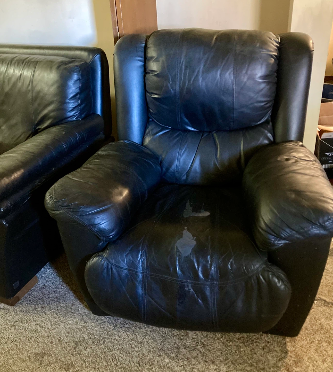 FREE MUST GO BY OCT.19 Black Leather Loveseat and Armchair Set - photo 2