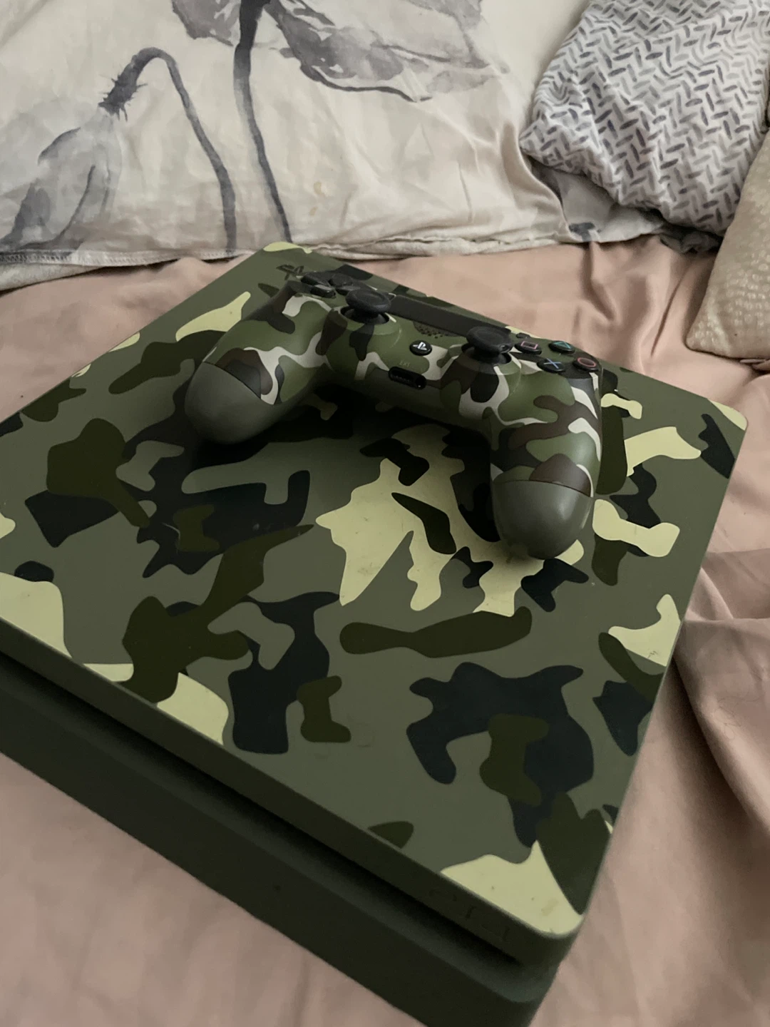 PlayStation 4 Slim Camouflage Edition