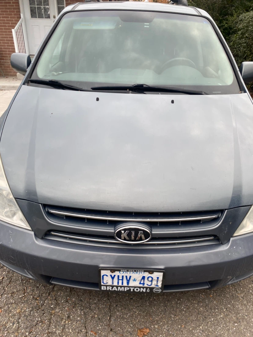 Kia Sedona EX minivan