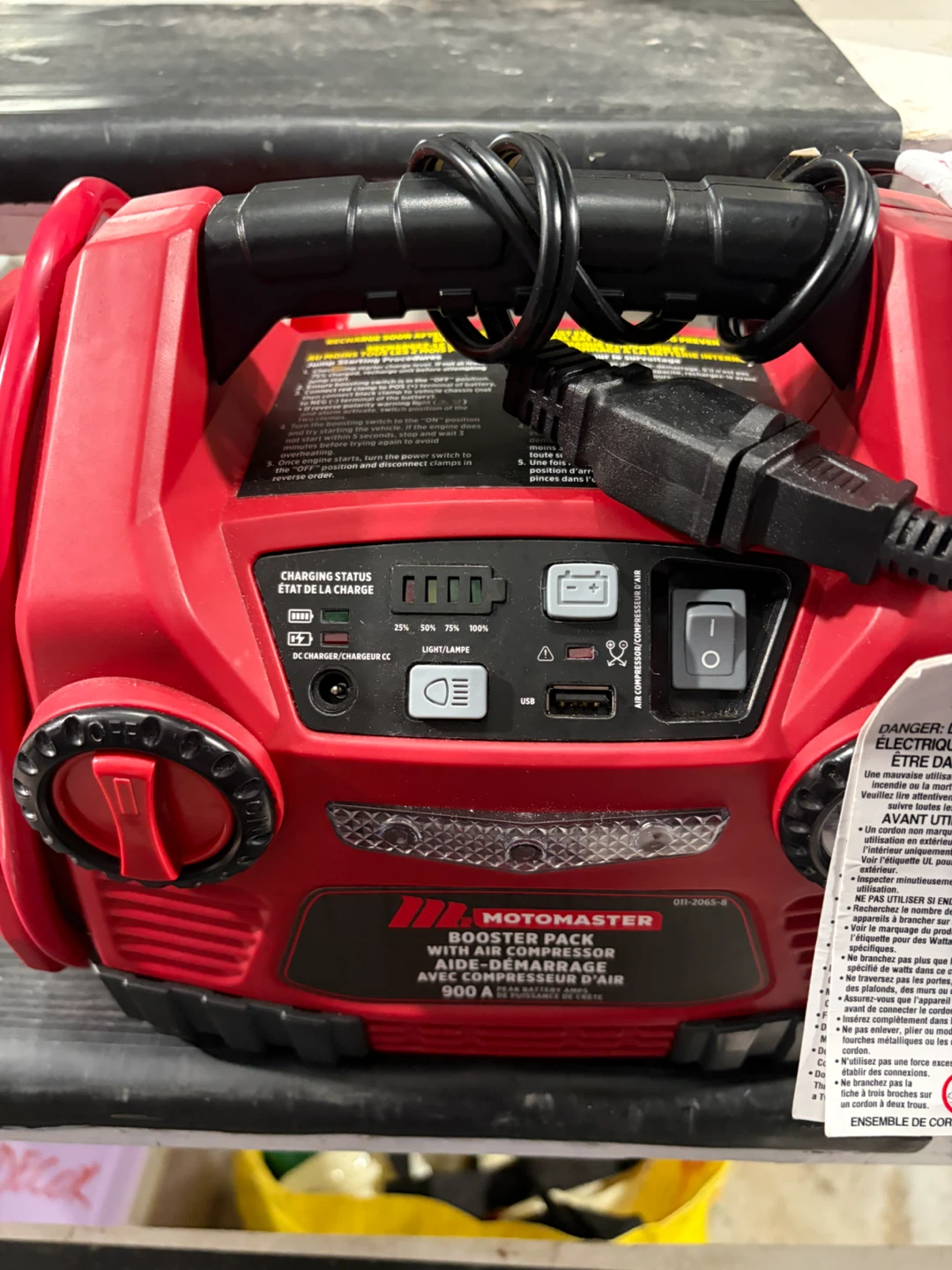 MotoMaster 900A Booster Pack with Air Compressor