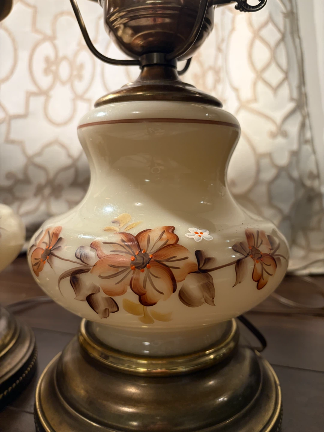Set of Two Vintage Floral Table Lamps - photo 2