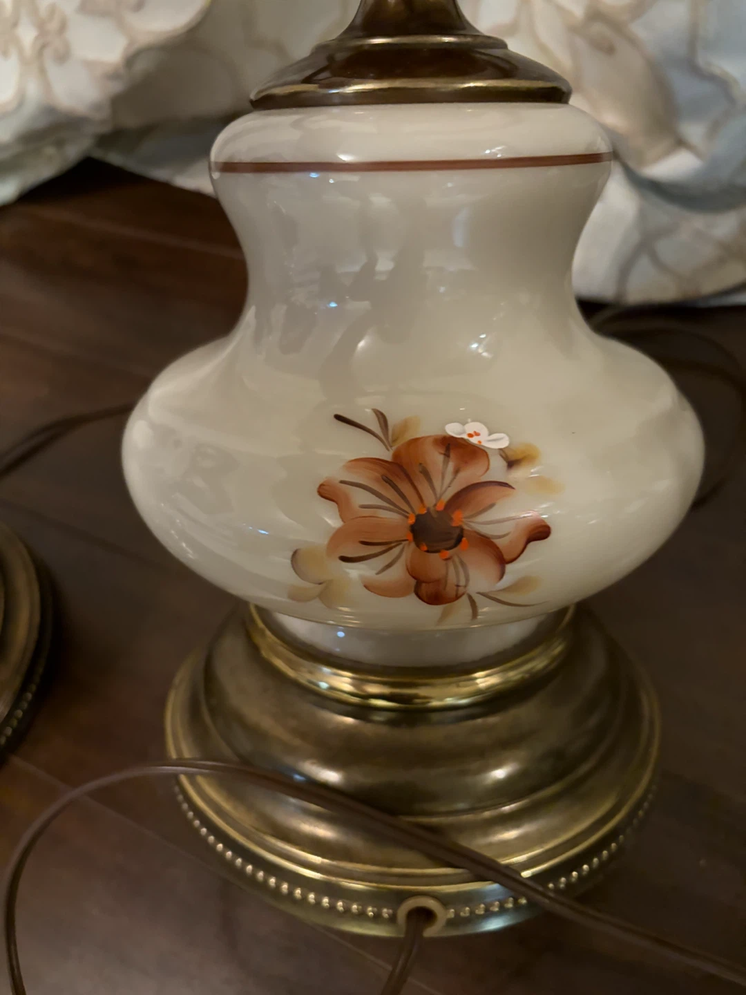 Set of Two Vintage Floral Table Lamps - photo 3