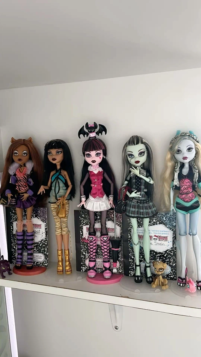 Looking to buy monster high dolls from 0 to 15$