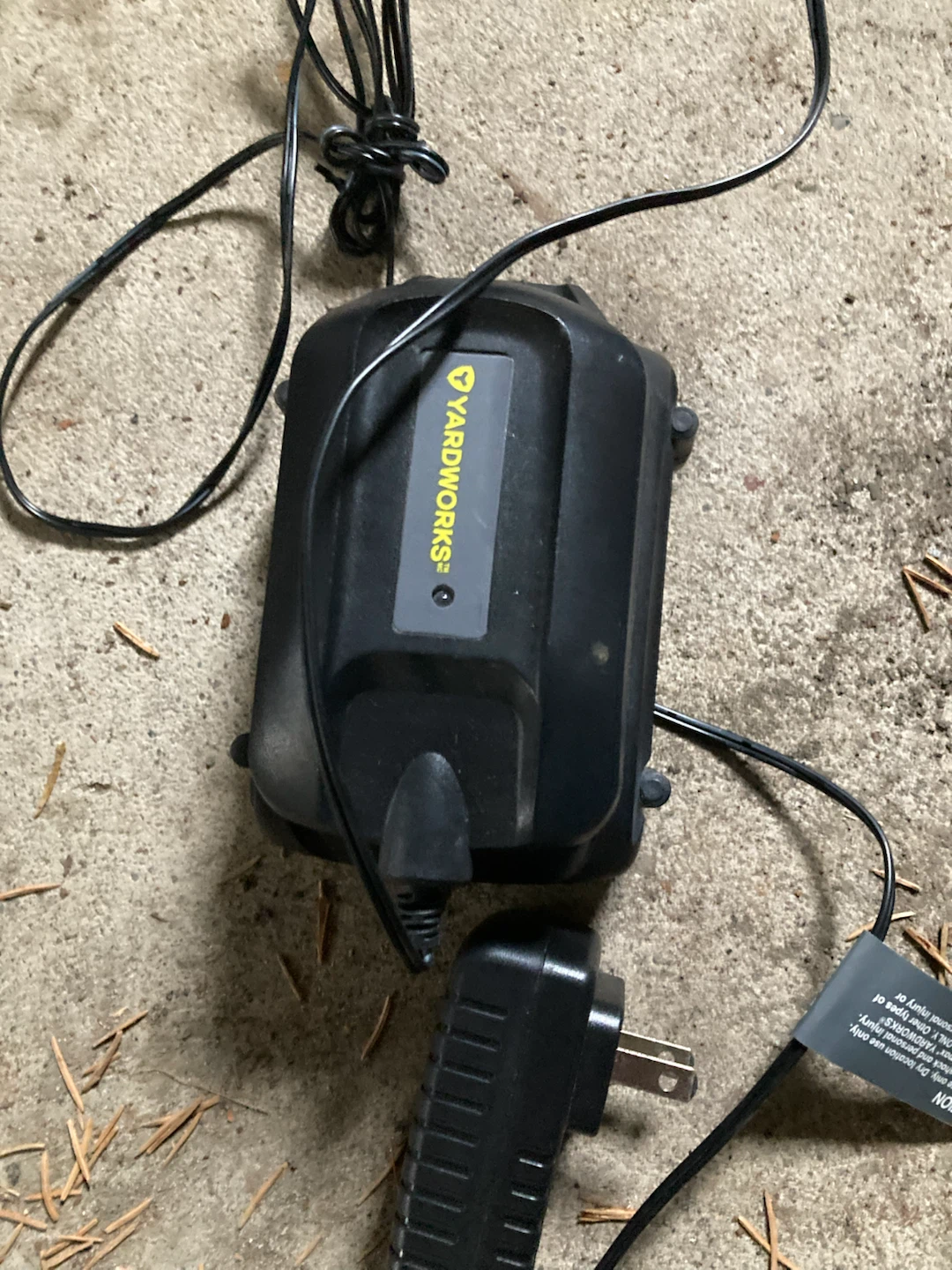 Yardworks Cordless Trimmer and Blower Combo - photo 2