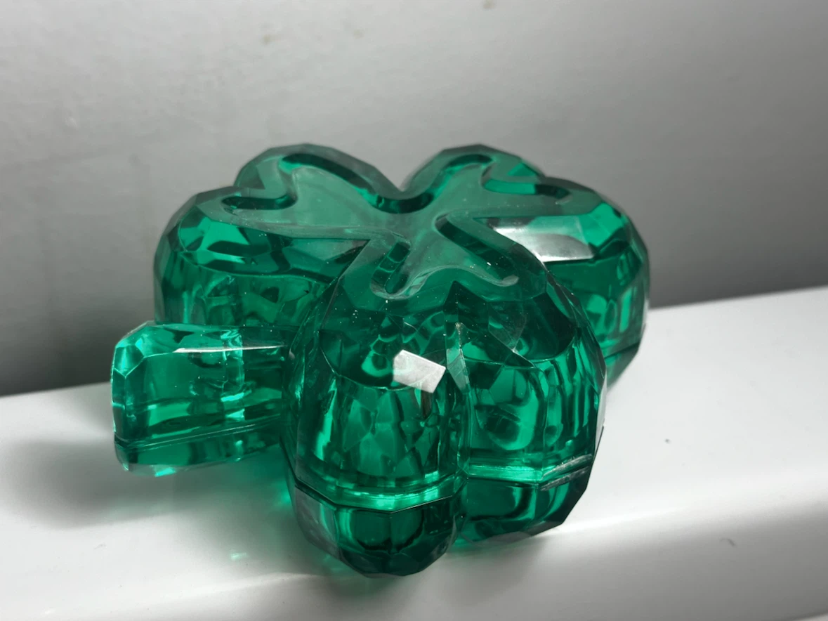 Plastic clover trinket box