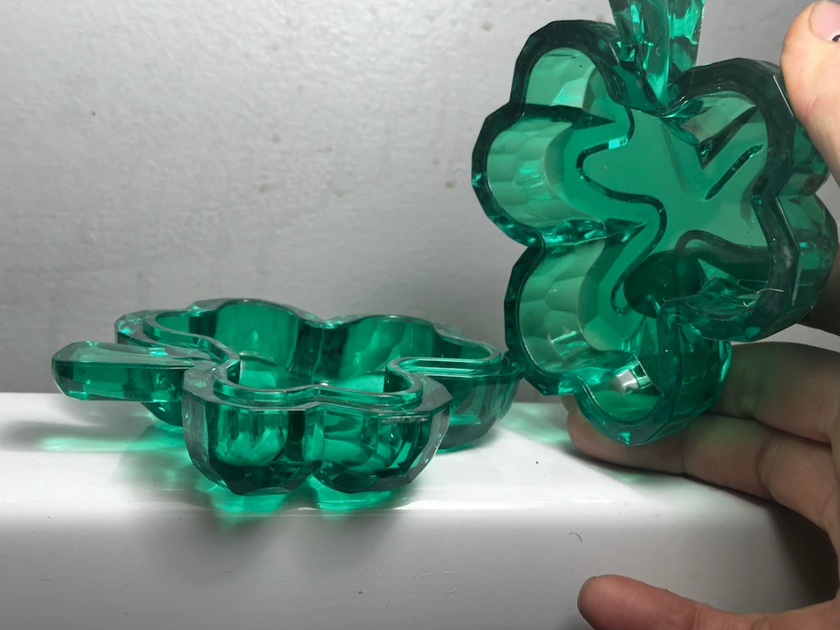 Plastic clover trinket box - photo 3