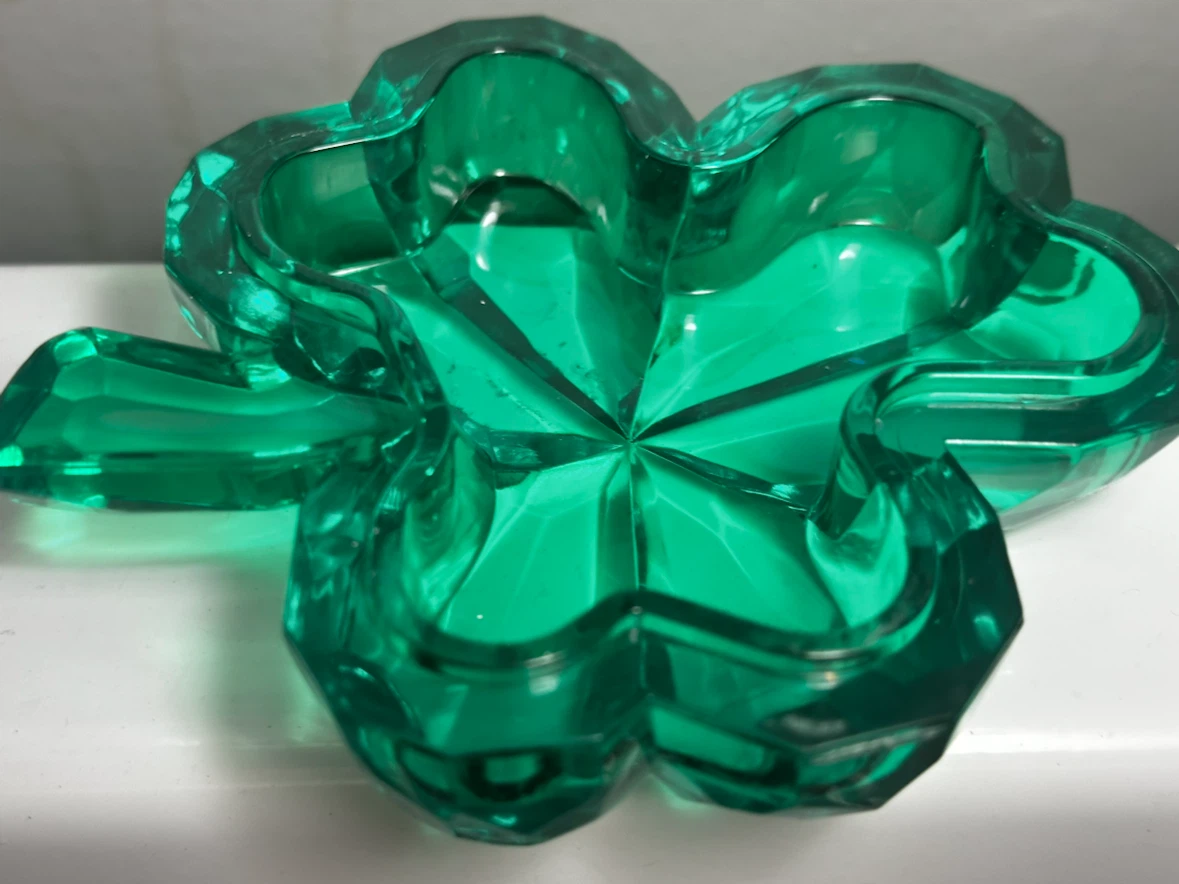 Plastic clover trinket box - photo 4
