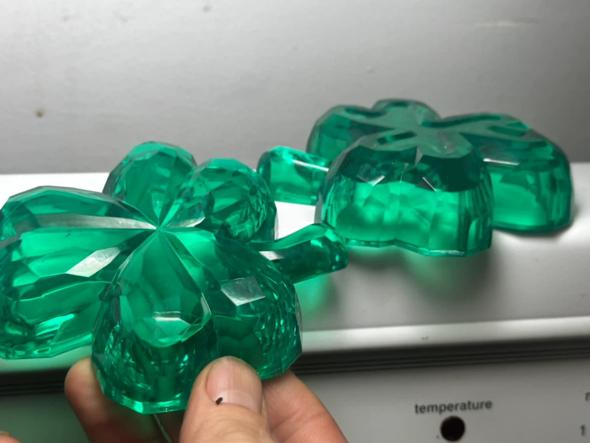 Plastic clover trinket box - photo 5