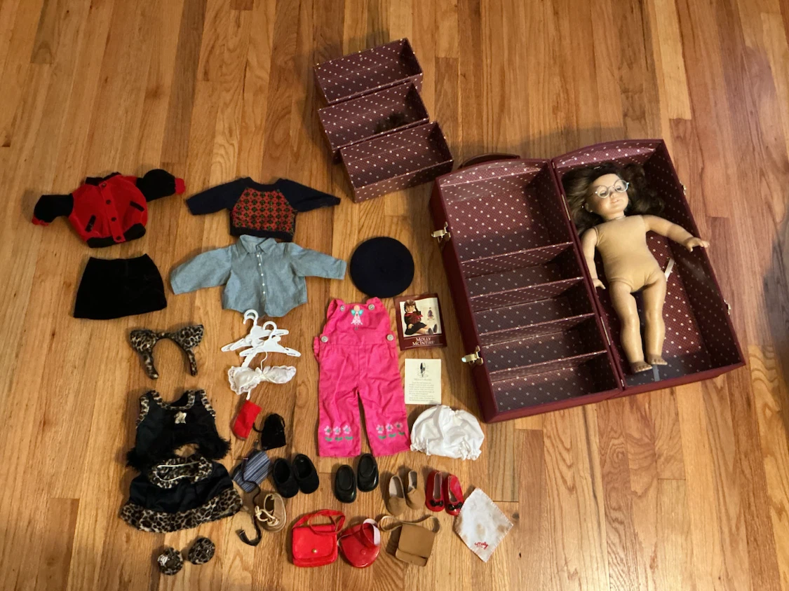 American Girl Molly McIntire Doll with Trunk and Accessories - photo 5
